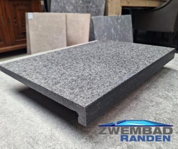 Basalt Randtegel 50x35x2-4cm haakse neus gezoet zwembadrand 550